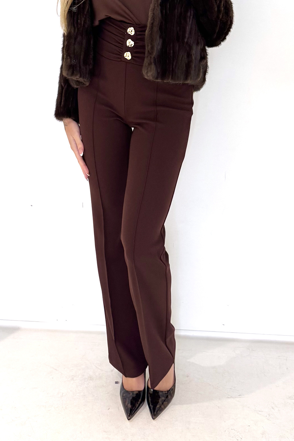 RINASCIMENTO Rinascimento Rechte pantalon met knopen aan voorzijde BRUIN