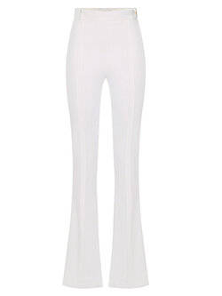 ELISABETTA FRANCHI Elisabetta Franchi flared pantalon met logo bedeltje aan riemlus WIT