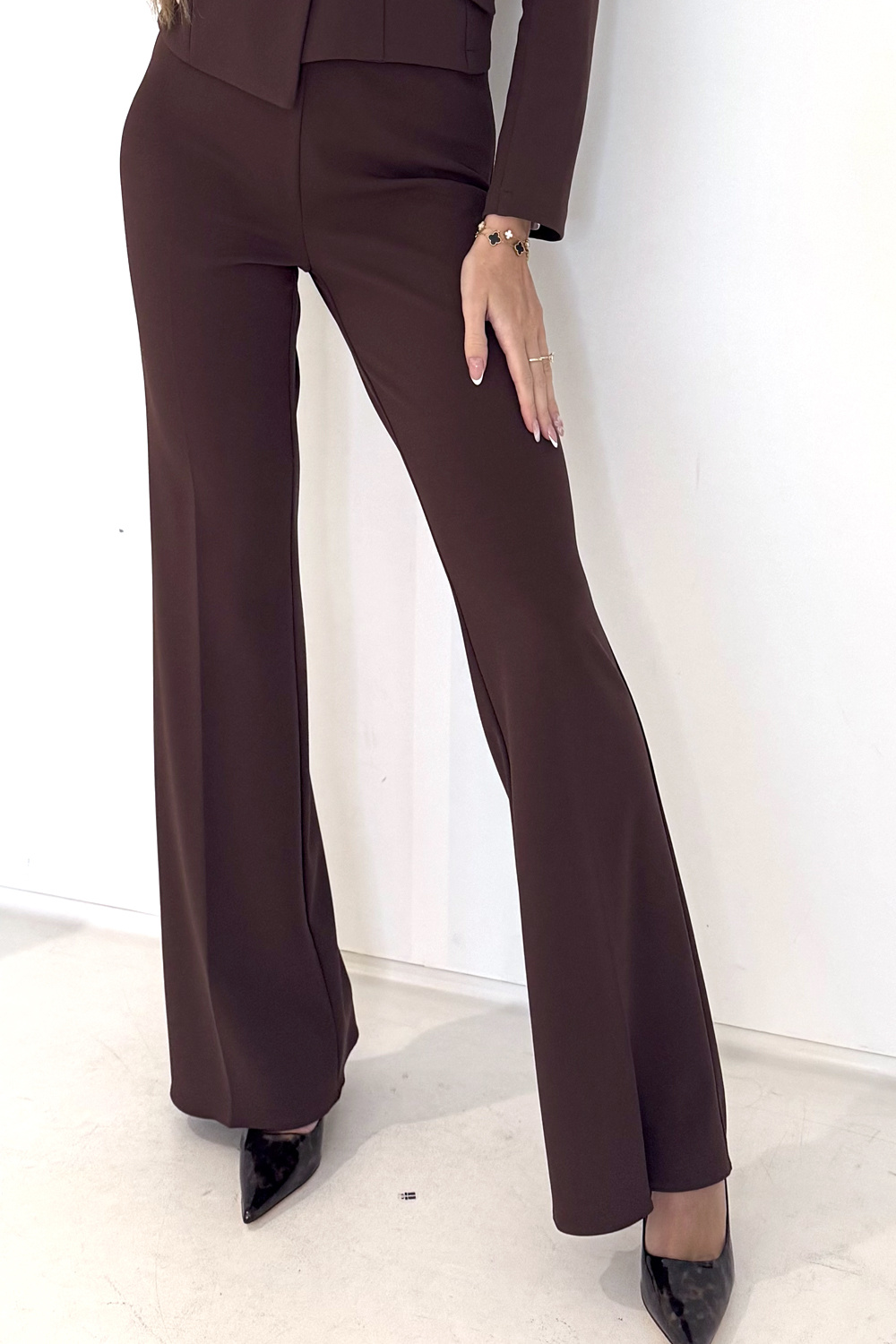RINASCIMENTO Rinascimento Flared pantalon met rits aan zijkant BRUIN