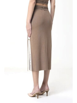 ELISABETTA FRANCHI Elisabetta Franchi lange rok met een riem en witte zijbies TAUPE / BEIGE