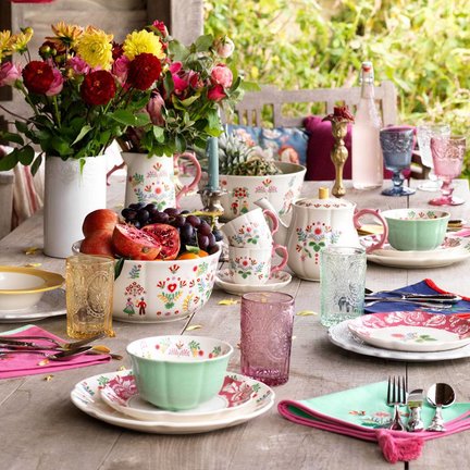 Katie Alice Festival Folk; Kleurrijk Engels Servies met bloemen