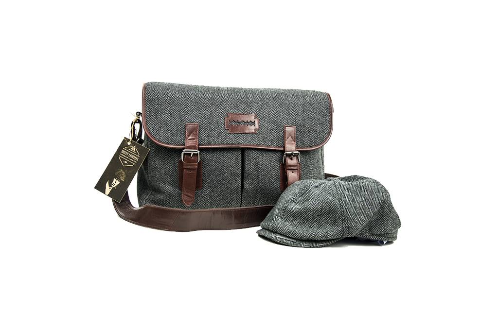 Curly Tweed Messenger Bag Grijs Bruin By Shelby Brothers Ltd.