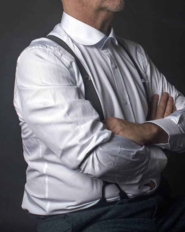 White shirt round collar