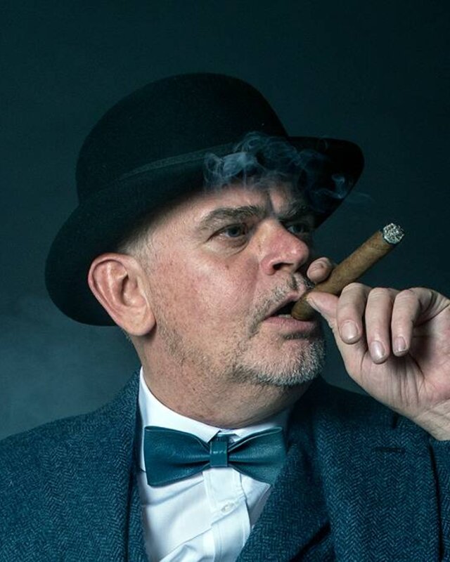 Lederfliege Arthur grau