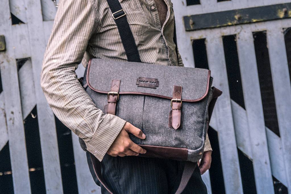 Curly - Bolsa de mensajero de tweed - Gris/Marrón