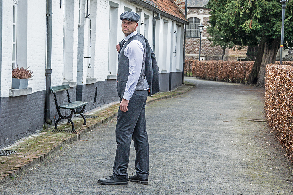 Traje de tweed de 3 piezas gris marengo en espiga