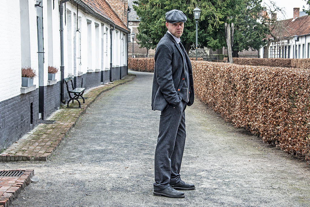 Traje de tweed de 3 piezas gris marengo en espiga