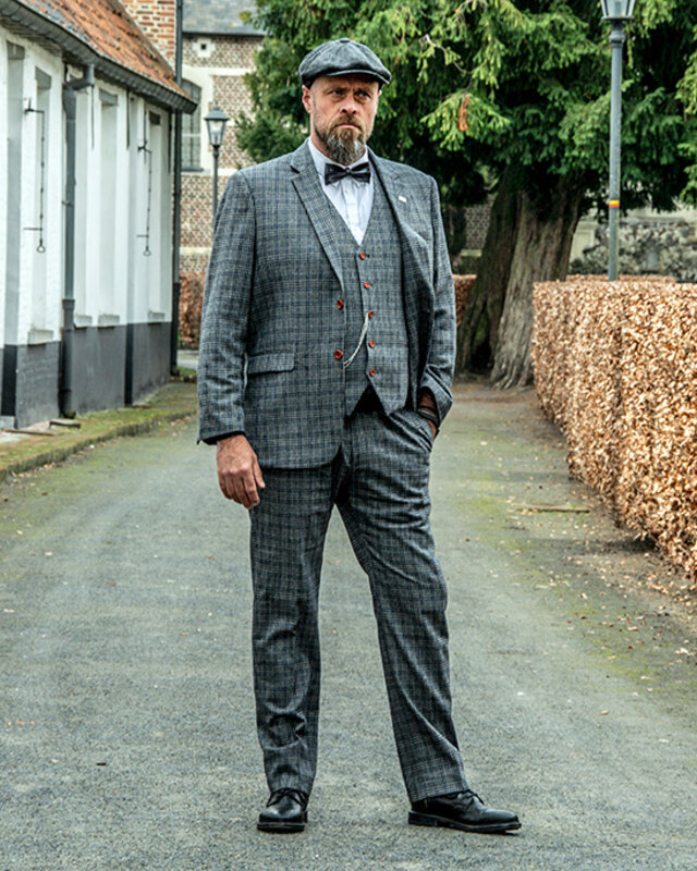 Men's tailored suit | 3-piece suit | grey/blue plaid | Charlie Strong | peaky blinders