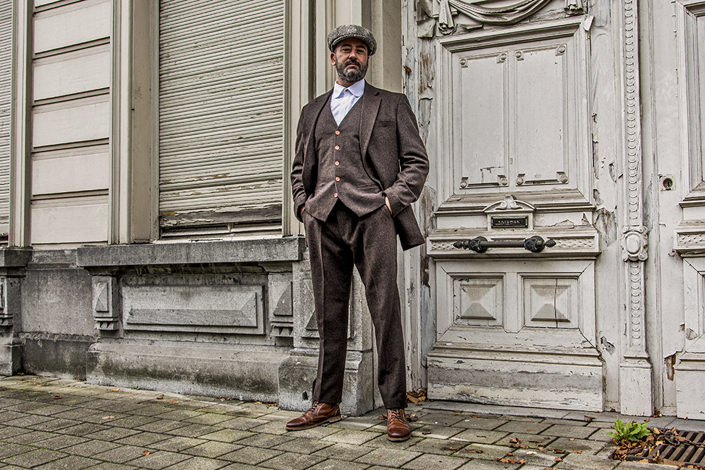 Traje de tweed de piezas marrón oscuro en espiga Shelby Brothers