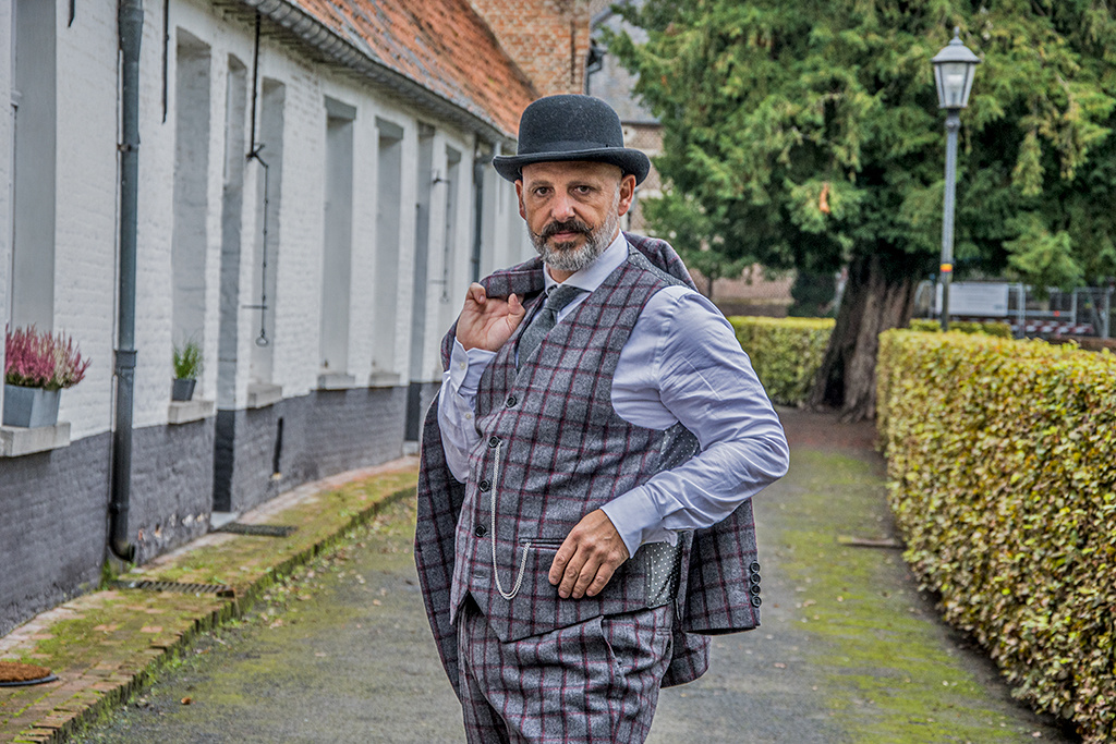 Traje de 3 piezas de tweed de ventana gris y rojo