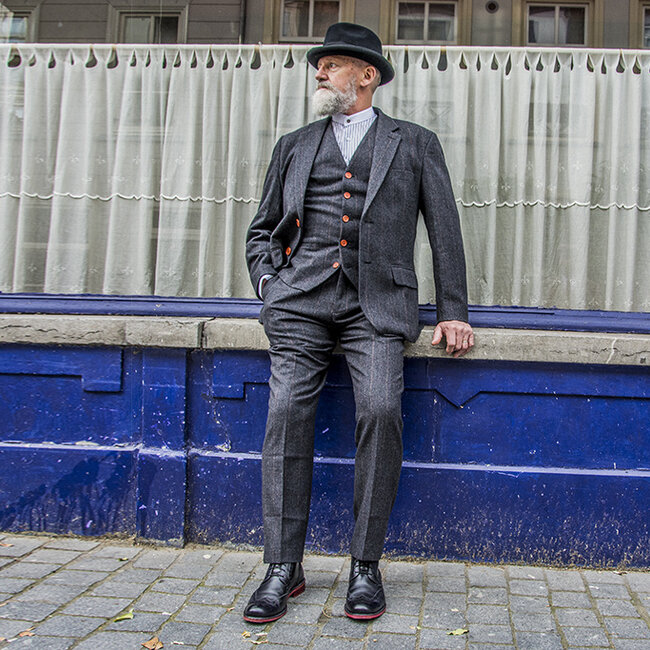 Herren-Maßanzug | 3-teiliger Anzug | schwarzes Fischgrätenmuster | Alfie Solomons | Peaky Blinders