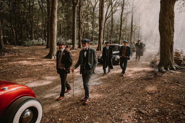 Imaginez-vous dans les années 1920 avec les trucs de Peaky Blinders.