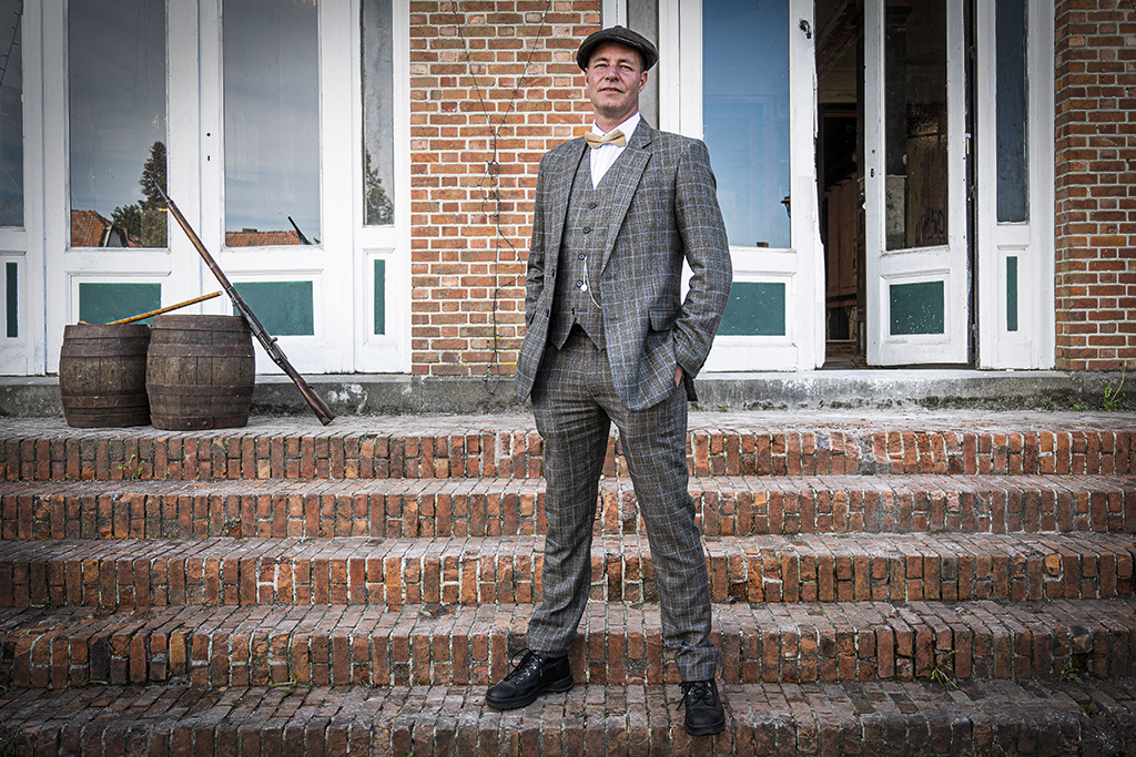 3-piece tweed suit  Brown & blue Prince of Wales