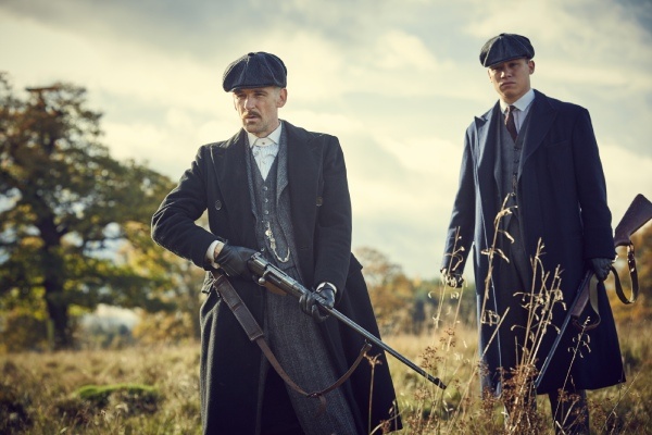 Bij Shelby Brothers koop je een complete Peaky Blinders outfit in jaren '20 stijl.