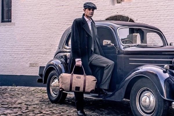 Vous pouvez acheter des vêtements Peaky Blinders dans le style des années 1920 chez Shelby Brothers.