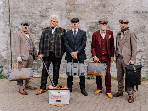 De schoenen van de Peaky Blinders matchen bij je Peaky Blinders pak.