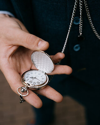 Reloj de plata con bola y albert cadena