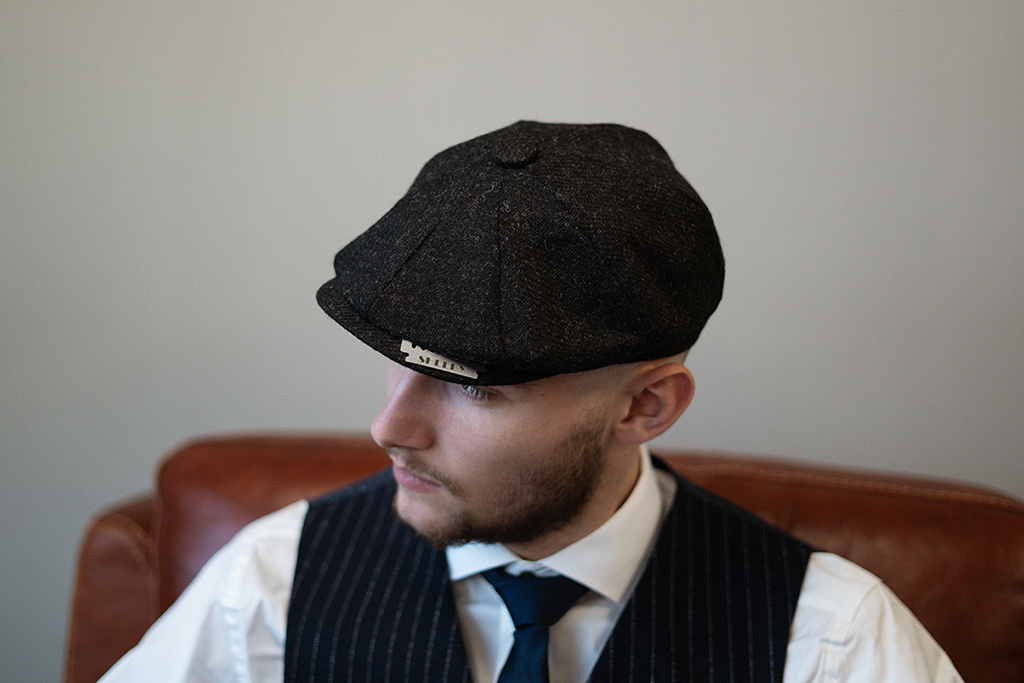 Heather Archie Kappe | Schwarz | 8-Panels | 100% Wolle Twill