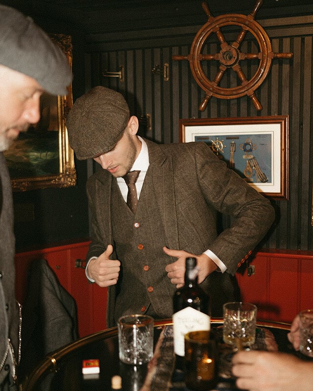 Men's tailored suit | 3-piece suit | green herringbone | Finn Shelby | Peaky Blinders