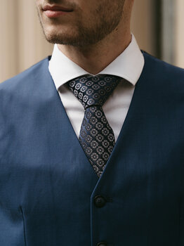 Sir Redman Woven Tie Nazario