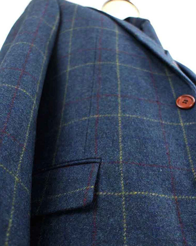 Traje sastre hombre | Traje 3 piezas | Sarga sobrechecada azul | Arthur Shelby | Persianas de pico