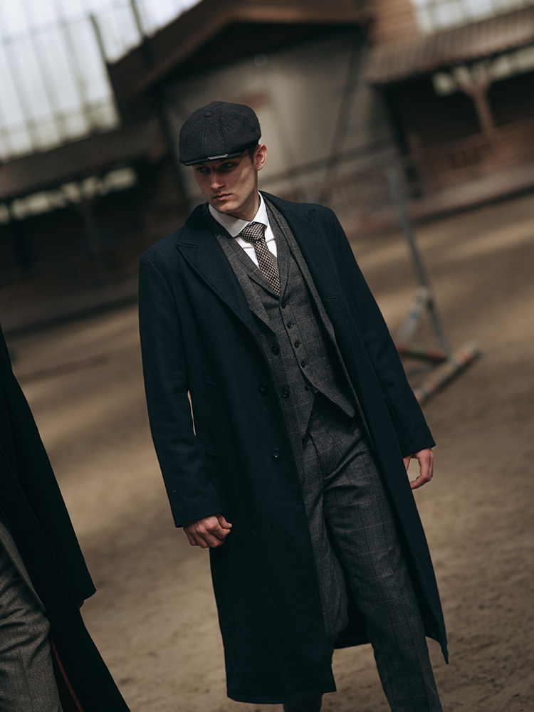 The Patriarch | 3-delig confectiepak | Antraciet visgraat | blauw-bruine overcheck