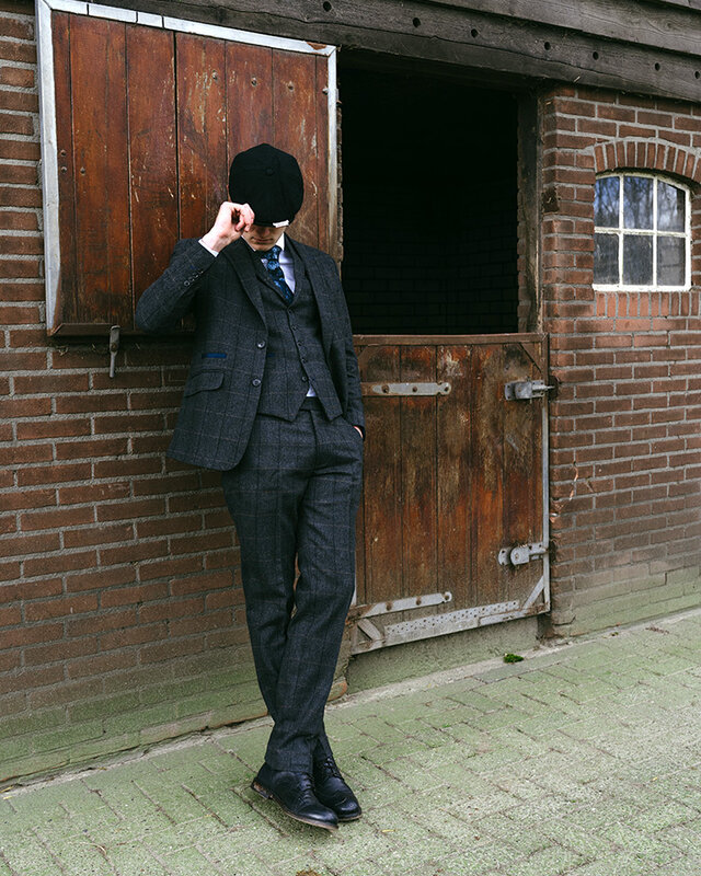 The Patriarch | 3-delig confectiepak | Antraciet visgraat | blauw-bruine overcheck