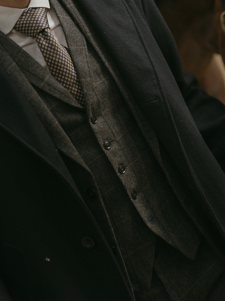 The Patriarch | Gilet | Chevrons Gris anthracite | Surcarreau bleu-brun