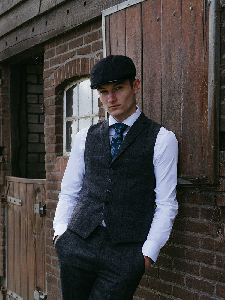 The Patriarch | Gilet | Antraciet visgraat | blauw-bruine overcheck