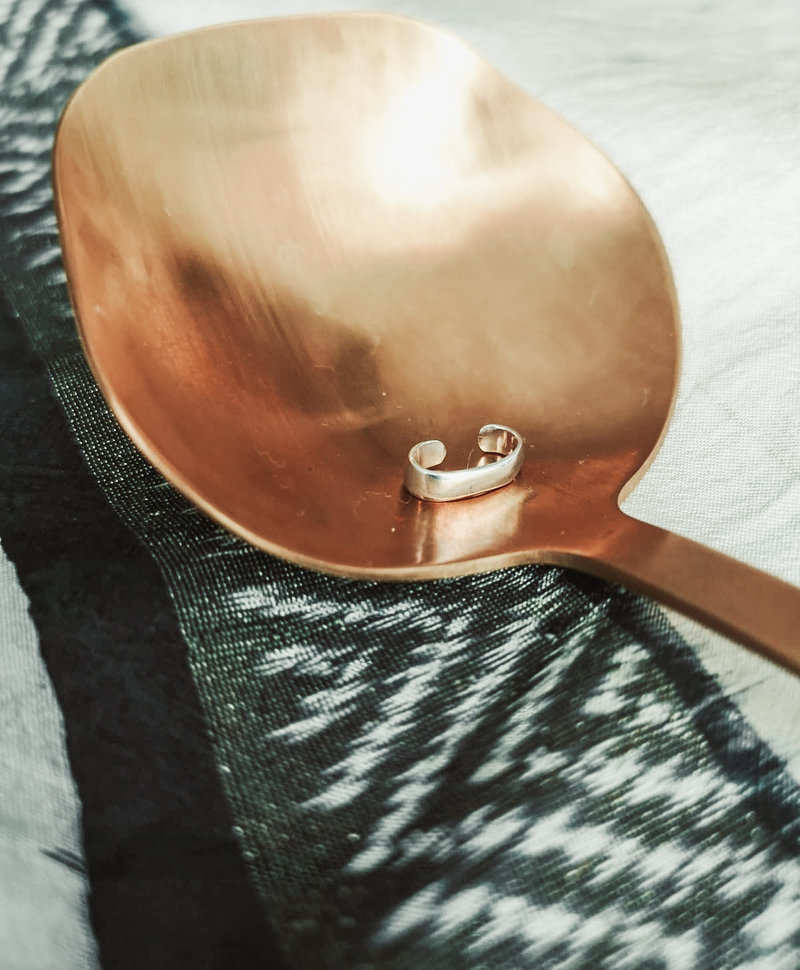 Einzelner Versilberter Minimalistischer Earcuff Gumption