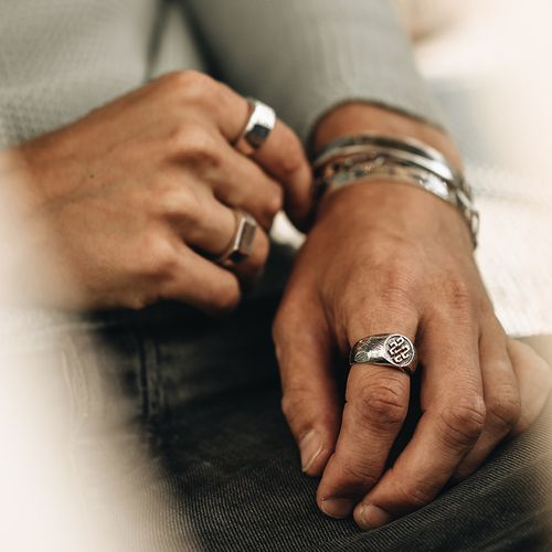 Men with a longer ring finger are more likely to attract women with a  certain trait - Mirror Online