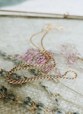 Vergoldete gedrehte Halskette Makana