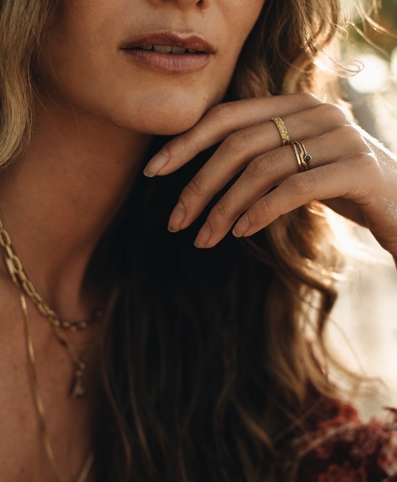 Gold Plated Minimalistische Ring Met Onyx Keala