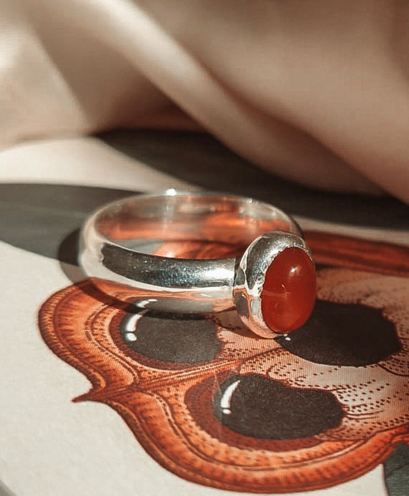 Zilveren Minimalistische Ring Met Carneool Aphrodite