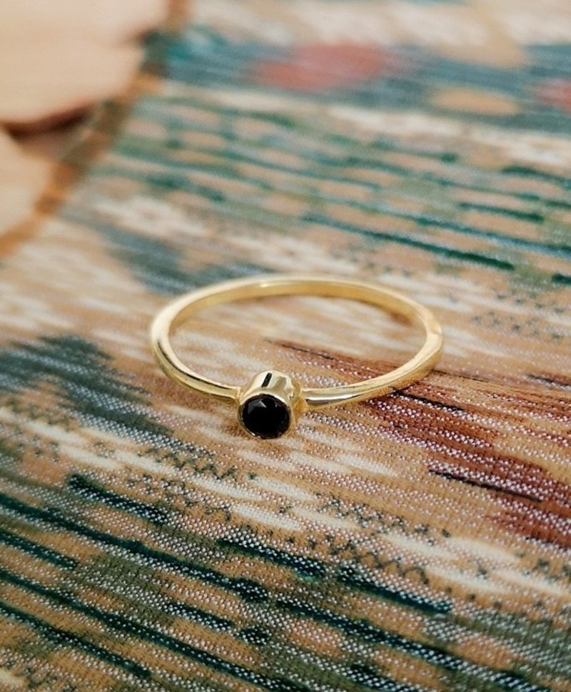 Gold Plated Minimalistische Ring Met Onyx Keala