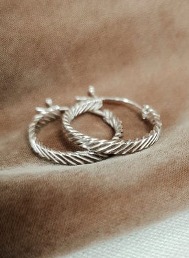 Enkele Zilveren Grote Hoop Oorbel Ariadne