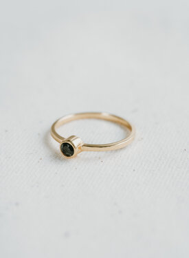 Minimalistischer Goldring mit Onyx Keala