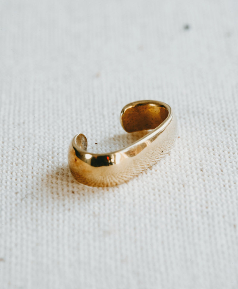 Einzelner Vergoldeter Minimalistischer Earcuff Gumption