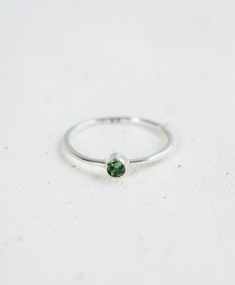 Zilveren Minimalistische Ring Met Groene Steen Keala