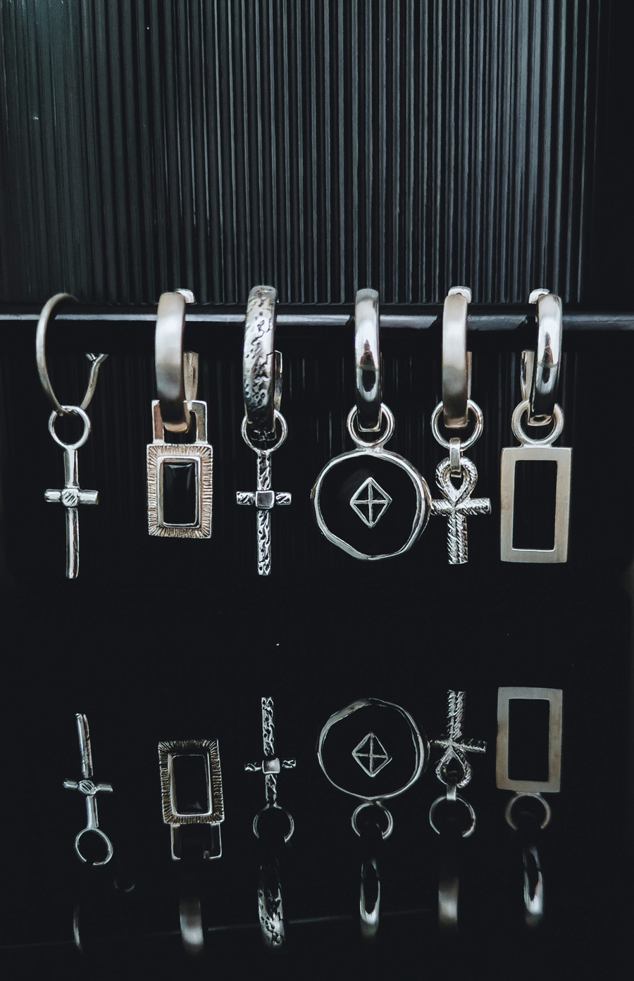 Single Thin Silver Earring Men Jahi - Taj Amsterdam