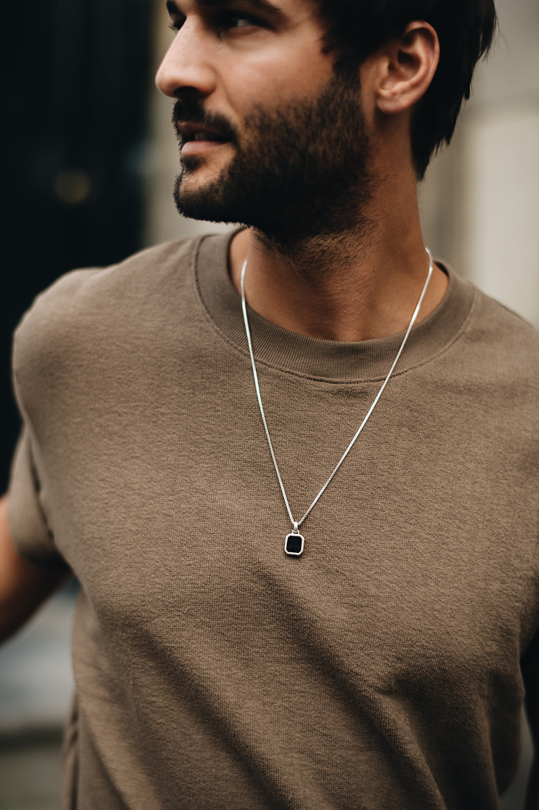 Silver Men's Pendant With Black Stone Chetas - Taj Amsterdam