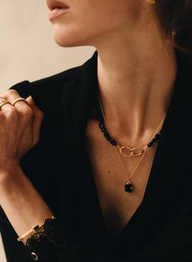 Kralenketting Van Onyx Met Gouden Slotje Suku