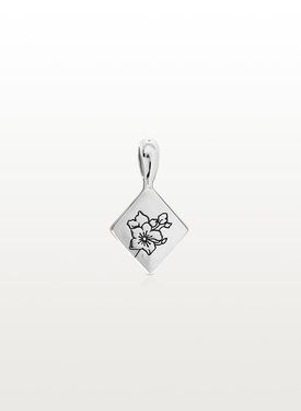 Small Diamond Shaped Pendant Hana, Silver