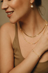 Vergoldetes Twisted-Armband mit Perlen Chiyo