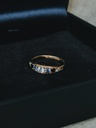 Vergoldeter Ring mit Steinen Aki