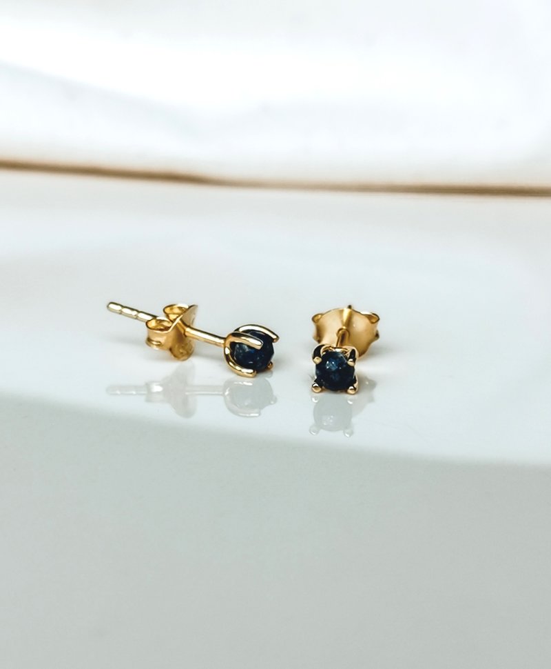 Enkele Gold Plated Kleine Lapis Lazuli Ear Stud Mana