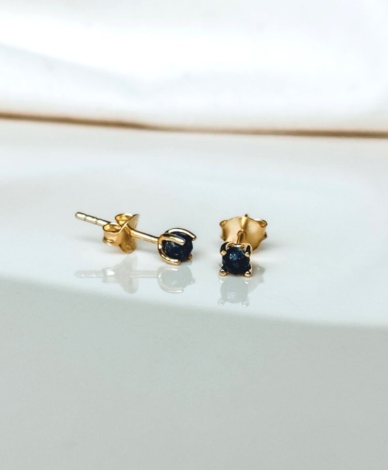 Single Small Lapis Lazuli Ear Stud Mana, Gold Plated