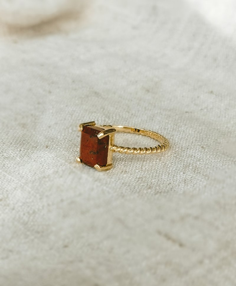 Vergoldeter Dreh-Ring aus rotem Jaspis Takara