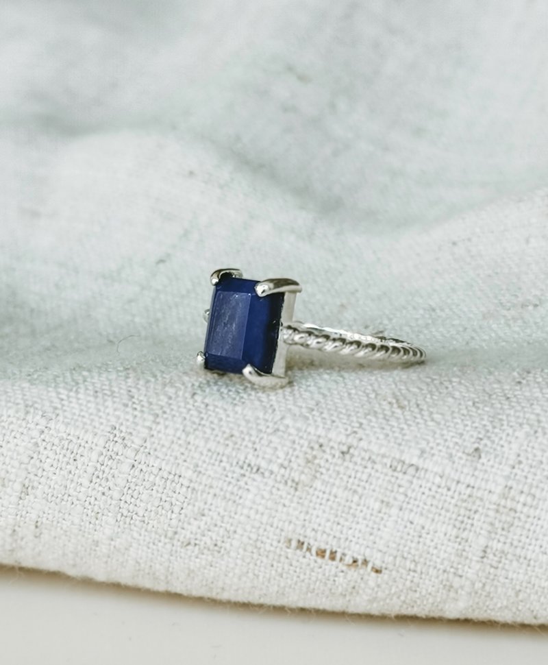 Zilveren Gedraaide Lapis Lazuli Ring Rumi