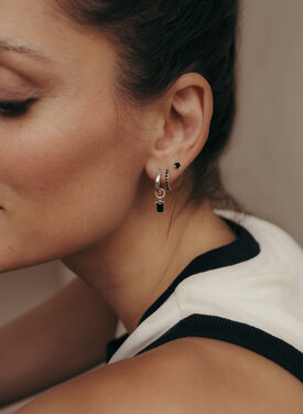 Enkele Zilveren Oorbel Met Nano-Onyx Rin